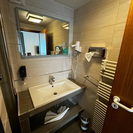 S Und B Aparthotel 3*