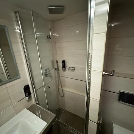 S Und B Hotel apartamentowy 3*