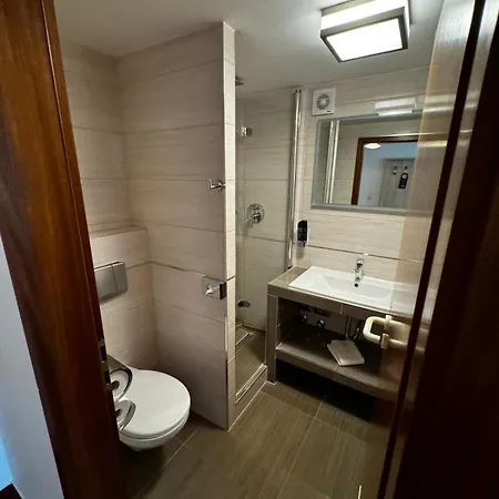 Aparthotel S Und B