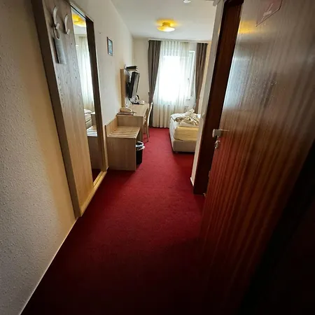 S Und B Hotel apartamentowy 3*