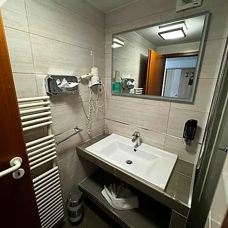 S Und B Aparthotel 3*