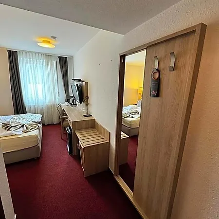 Aparthotel S Und B