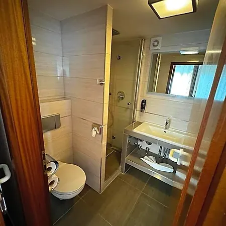 S Und B Aparthotel