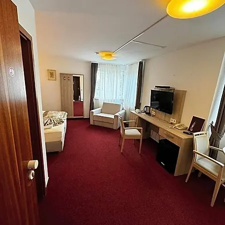 Aparthotel S Und B