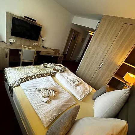 S Und B Aparthotel 3*