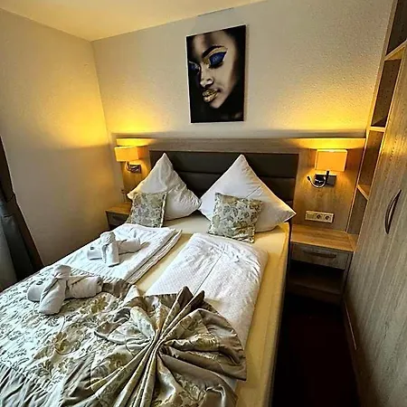 Aparthotel S Und B