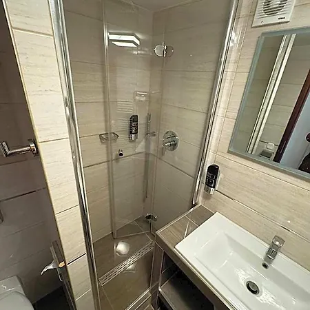 S Und B Aparthotel