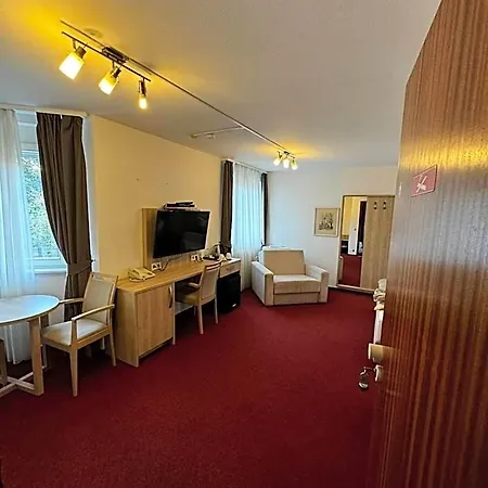 Aparthotel S Und B
