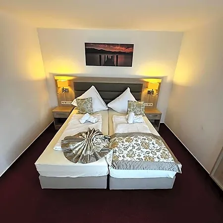 S Und B Aparthotel 3*